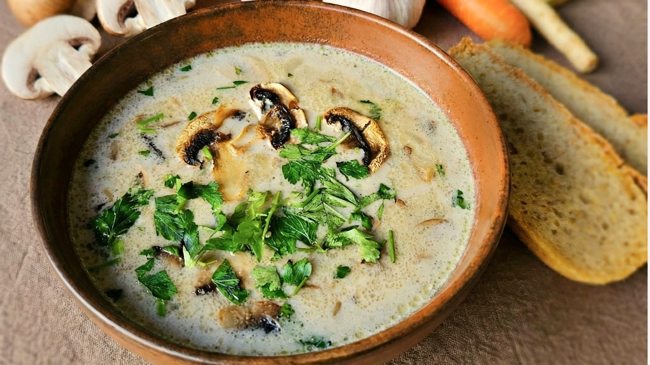 Простой грибной суп, который согреет вас зимним вечером.