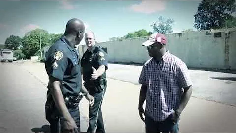 Police Encounter Burglary Suspect / Scenario Training Video / What to Do & Not to Do