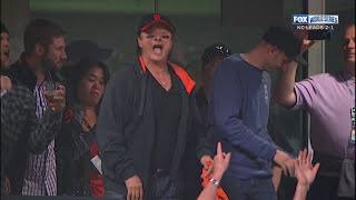 Steve Perry Sings "Lights" at 2014 World Series Game 4 HD screenshot 4