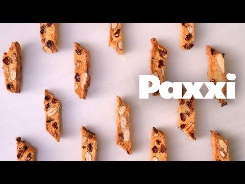 Βίντεο: Πώς να ψήνετε το Πασχαλινό κέικ με αμύγδαλα, σταφίδες και λεμόνι