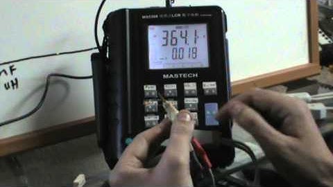 #3: Medidas basicas uso Multimetro LCR Condensadores Bobinas y resistencia.MPG