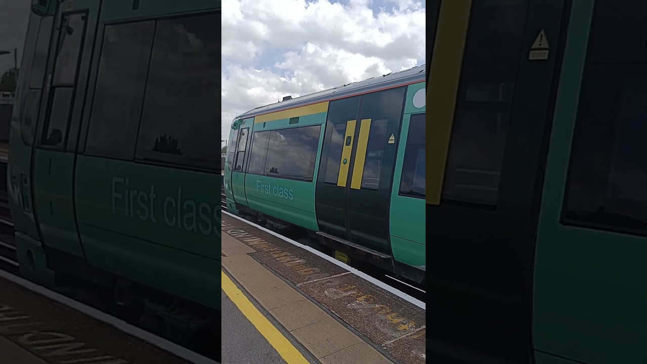 Southern 377 depart Clapham junction 