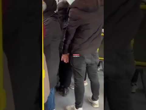 Bir erkek, bindigi metrobüste kadını eliyle taciz etti.