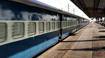 59045/Mumbai Bandra Terminus - Vapi Passenger (UnReserved) || Madly Honking ||