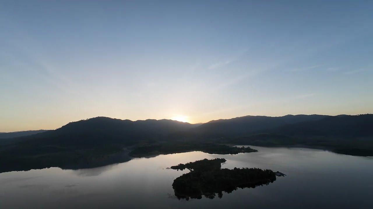 Scenic casual flight at Lake Beris