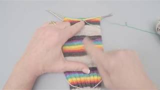 Circular Knitting and Rotating Stitches to Avoid Bars @WynnKnit