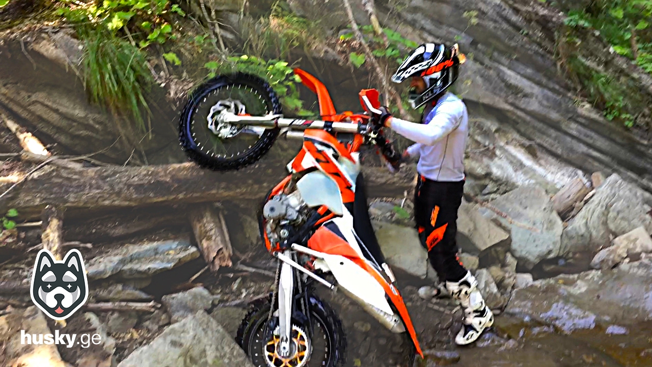 Extreme Hard Enduro with friends. River cross FAILS