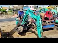 Máy đào Kobelco SK013 chân đưa ra khép vào giá bán 110 triệu số điện thoại trong phần mô tả.