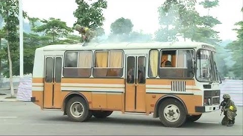 Bộ đội đặc công diễn tập chống khủng bố, giải cứu con tin