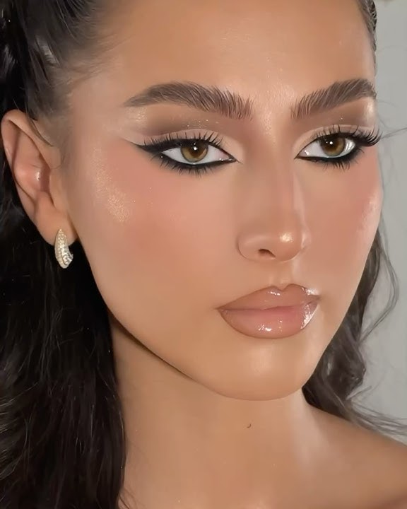 How to do reverse Smokey Cut crease makeup on Hooded Eyes | Full Glam Makeup Look for Holidays