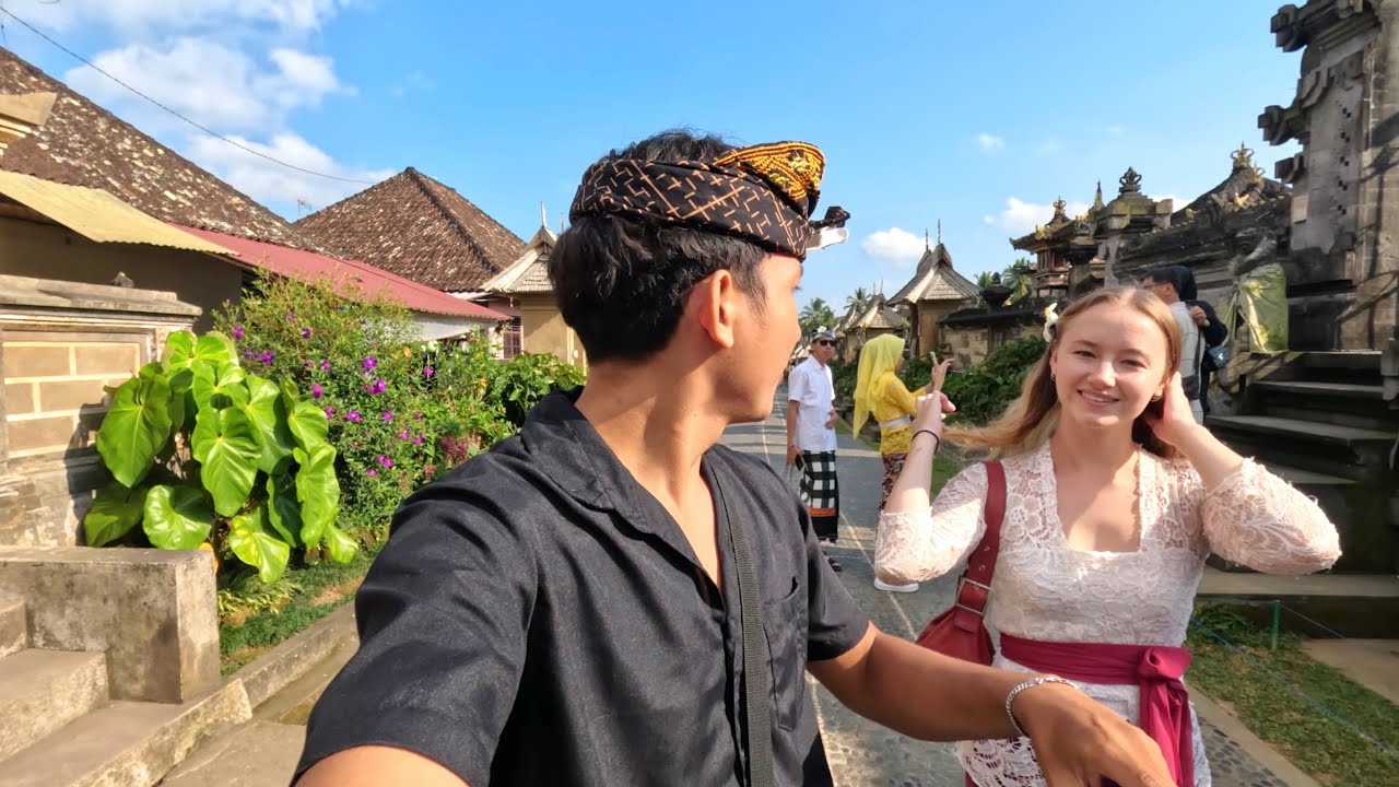 KITA MENCOBA PAKAIAN ADAT BALI