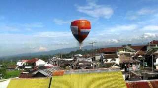 meletus balon udara ...... dor ... !!!!