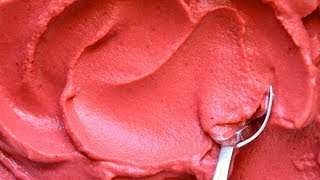 5-Minute Healthy Strawberry Frozen Yogurt