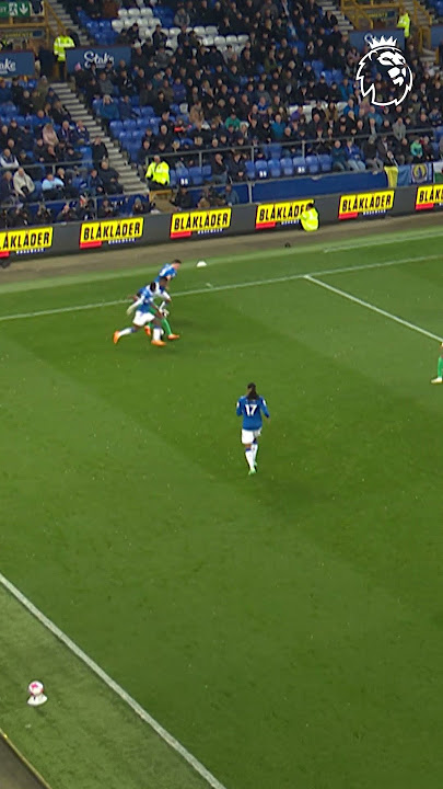 Incredible Alexander Isak dribble & assist!