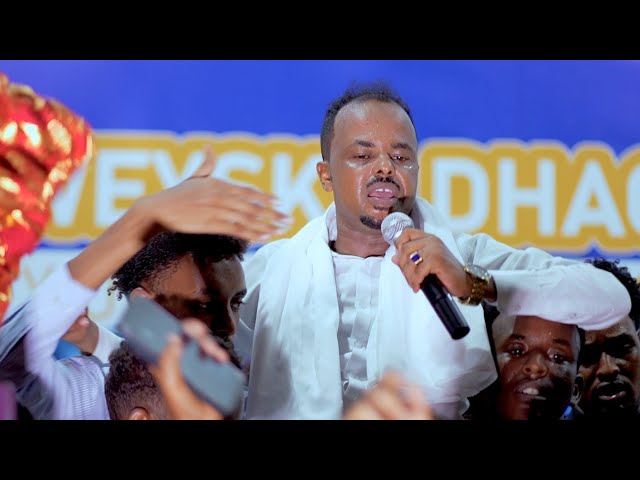 Anna Snatkina, aktrisa, yalangoch Ogay onaning yotoqxonasida jinsiy aloqa