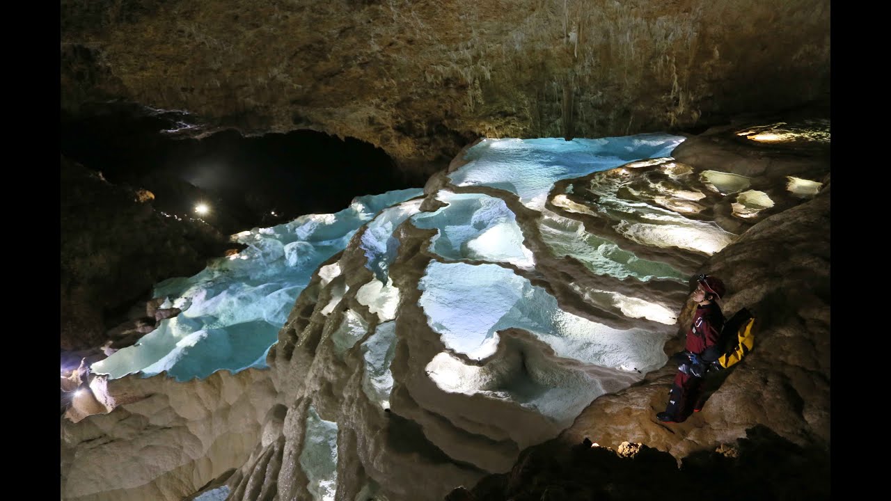 美しきにっぽん 悠久の時間が生んだ地下宮殿 銀水洞 大山水鏡洞 沖永良部島 読んで見フォト 産経フォト
