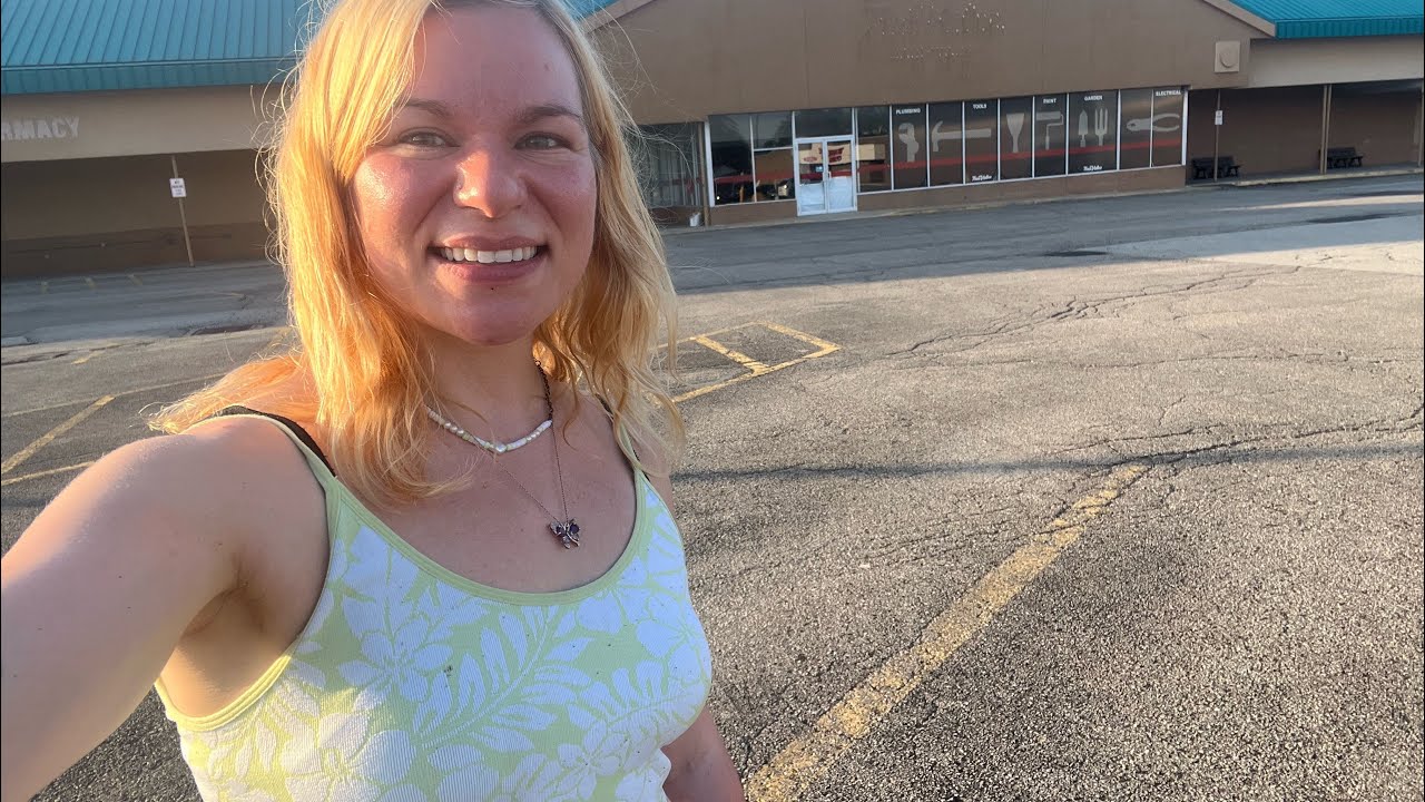 DEVASTATED PLAZA - abandoned Sparkle grocery, Tru Valu hardware, & more - New Castle (Oakwood), PA