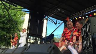 Me First and the Gimme Gimmes - "Rocket Man" (Elton John) LIVE Fat Wrecked for 25 Years 2015