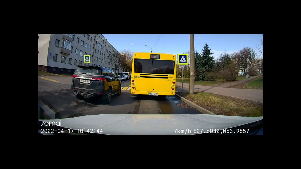 обгон на пешеходном переходе - YouTube