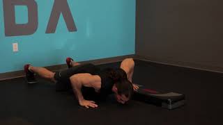 Dynamic Push Up over Step Alternating (1187)