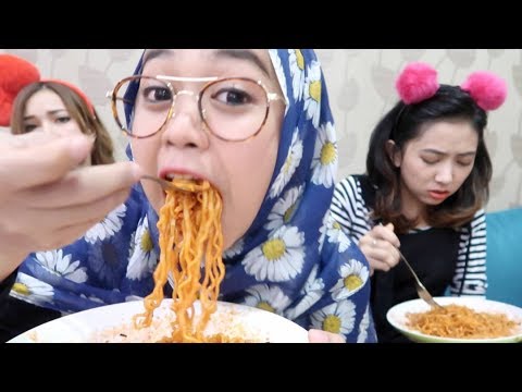 FIRE NOODLE CHALLENGE - Ria Ricis