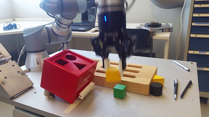 Demonstrating the using of Force Control, given to UR3 by OptoForce F/T sensor.
