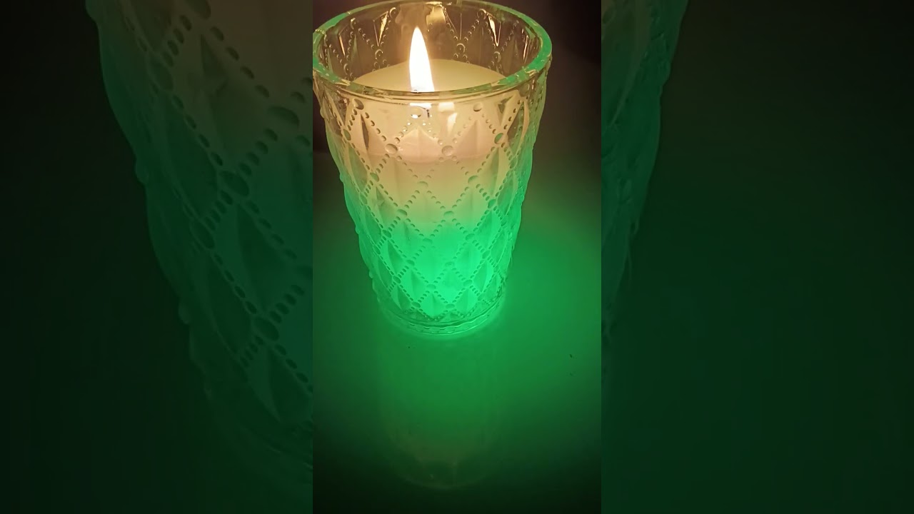 Reviewing the color changing candle from illuminate 😳🥪😳
