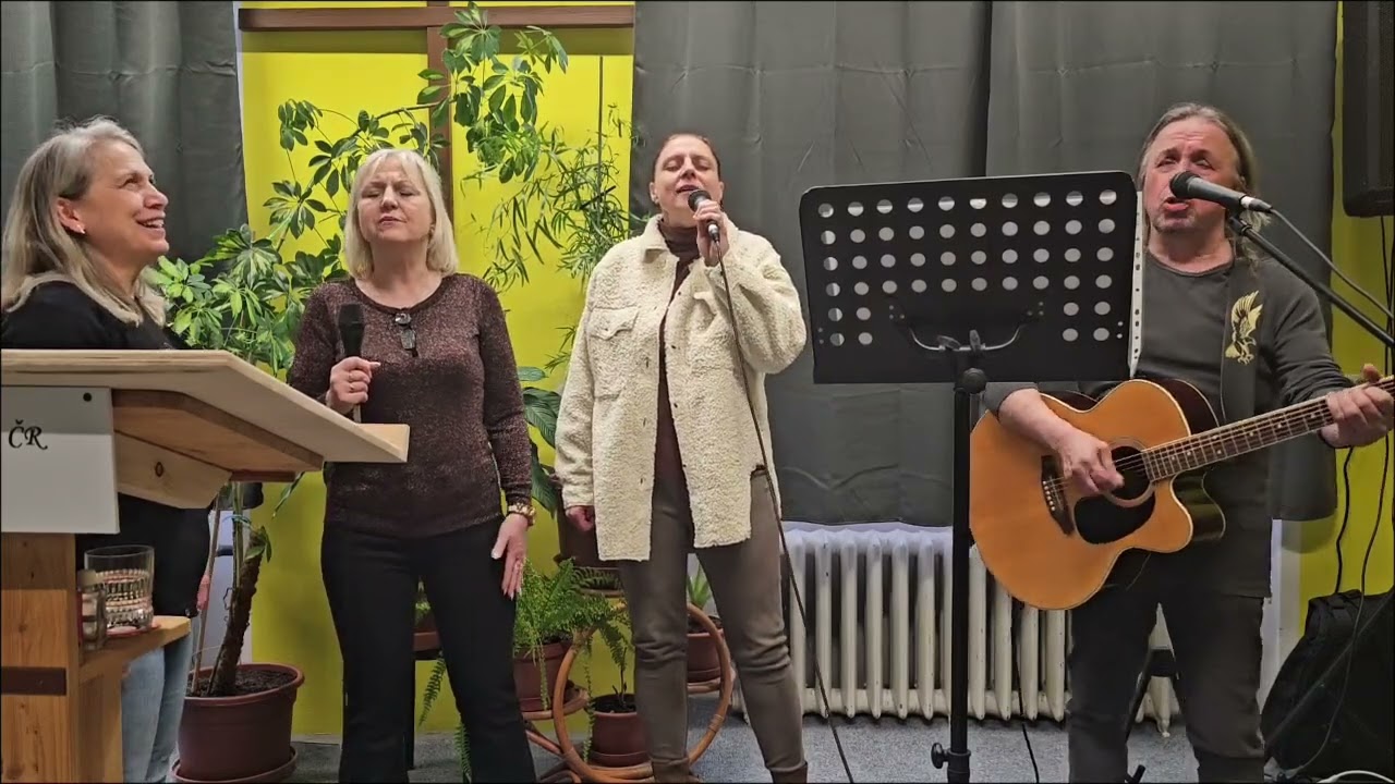 Apoštolské vyznání víry, tedy Krédo, v podání Petra a Helči T., Petry M. a Jany W. v Rumburku. 