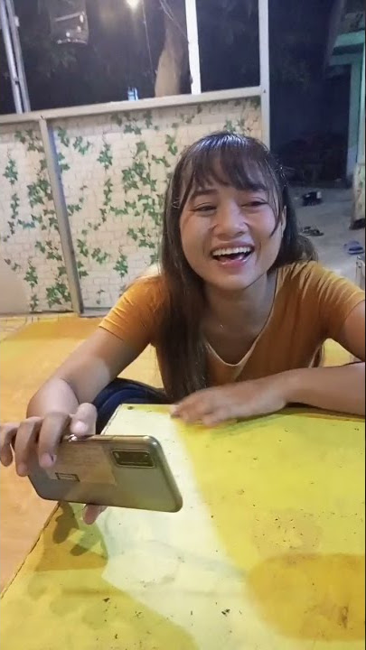 Penjual kopi cantik..beli kopi di kasih susu
