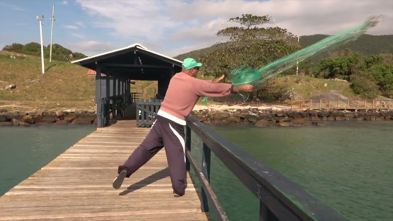Pêche à pied au mulet (tainha) au filet (tarrafa) à Armaçao