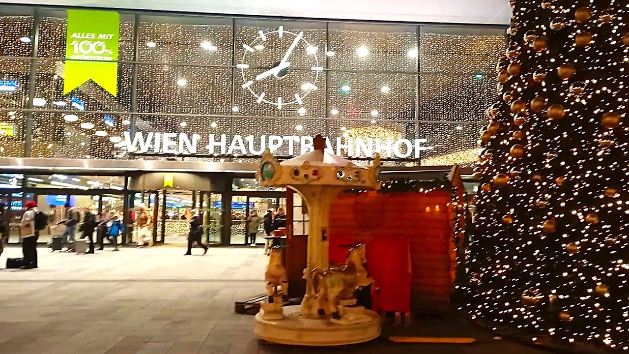 Вена вечером: ярмарка у Hauptbahnhof