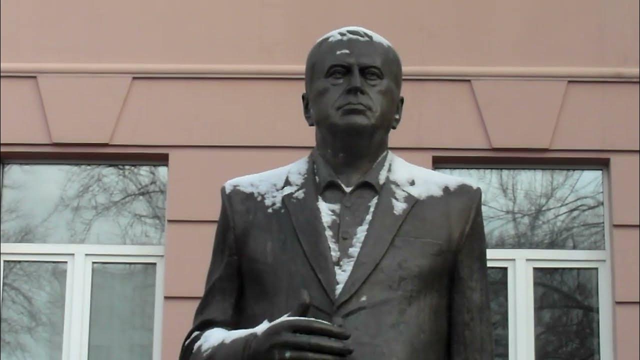Памятник жириновскому в москве Памятник жириновскому в москве