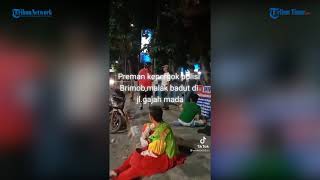 Viral Video Preman Kepergok Memalak Badut di Jalanan, Polisi: Udah Kuat Badan Kau