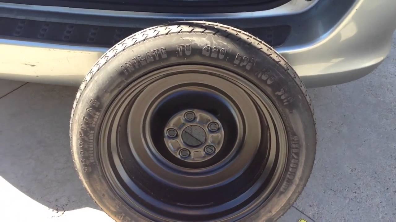 How to remove the spare tire of Honda Odyssey 2006: Cómo quitar el