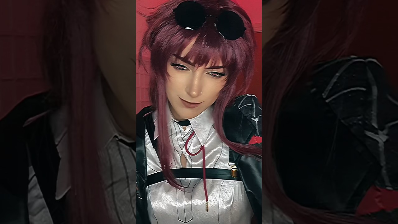 I have 8 pairs of socks stuffed in my top and I’m not afraid to admit it #kafka #kafkacosplay #hsr