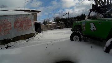 SCX-10 Dingo in a back yard bash.