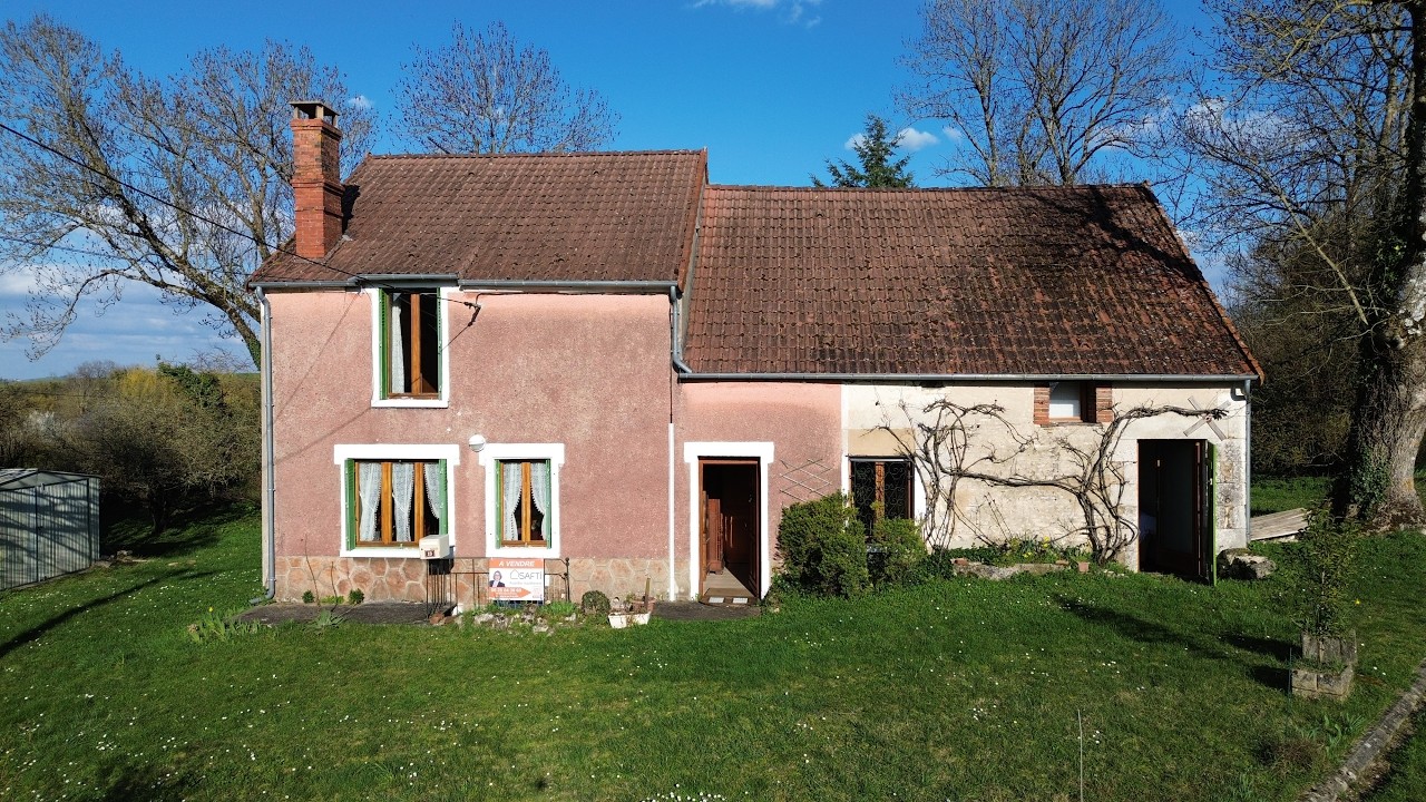 Ancienne ferme rénovée sur la commune de BOUHY.