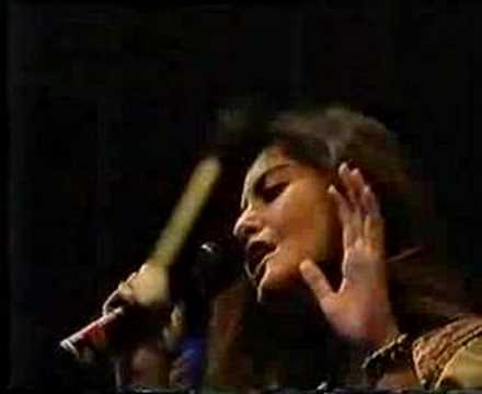 Nazia Hassan - Duabi Show 89 LIVE Dam Dam Dee