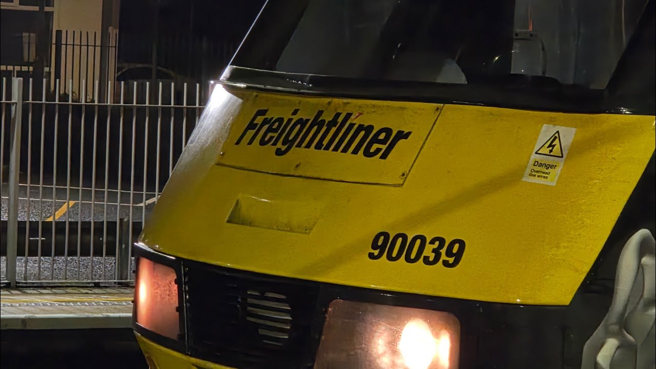 90039 & 90005 - 4S47 1915 Daventry Int Rft Recep Fl to Mossend Pd Stirling (Fl) - passing Stafford 