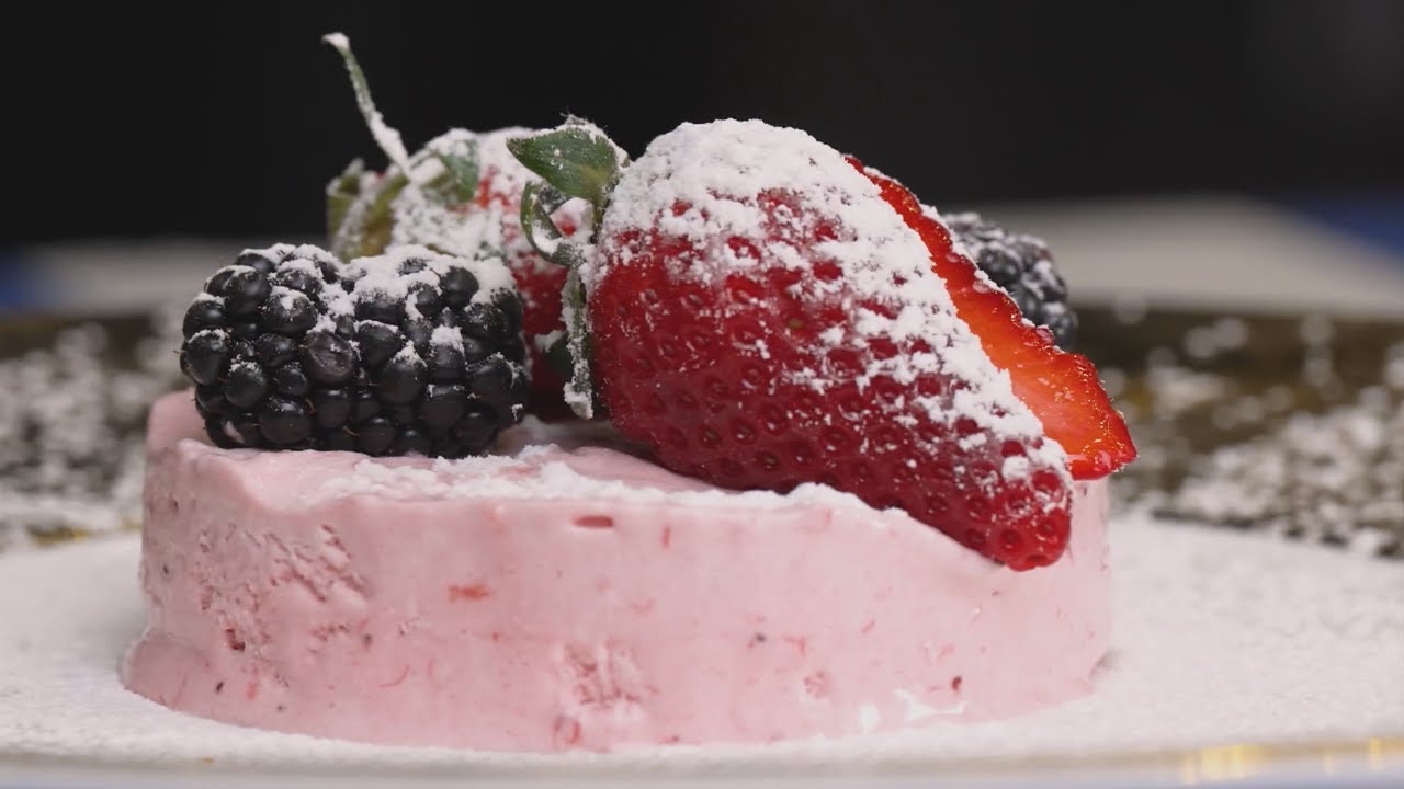 Semifreddo alle fragole | Assunta la regina del mare