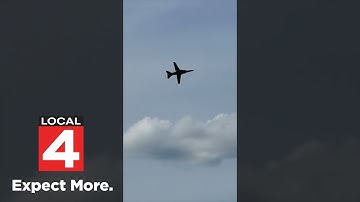 Pilots eject from jet before it crashes at Michigan air show #detroit