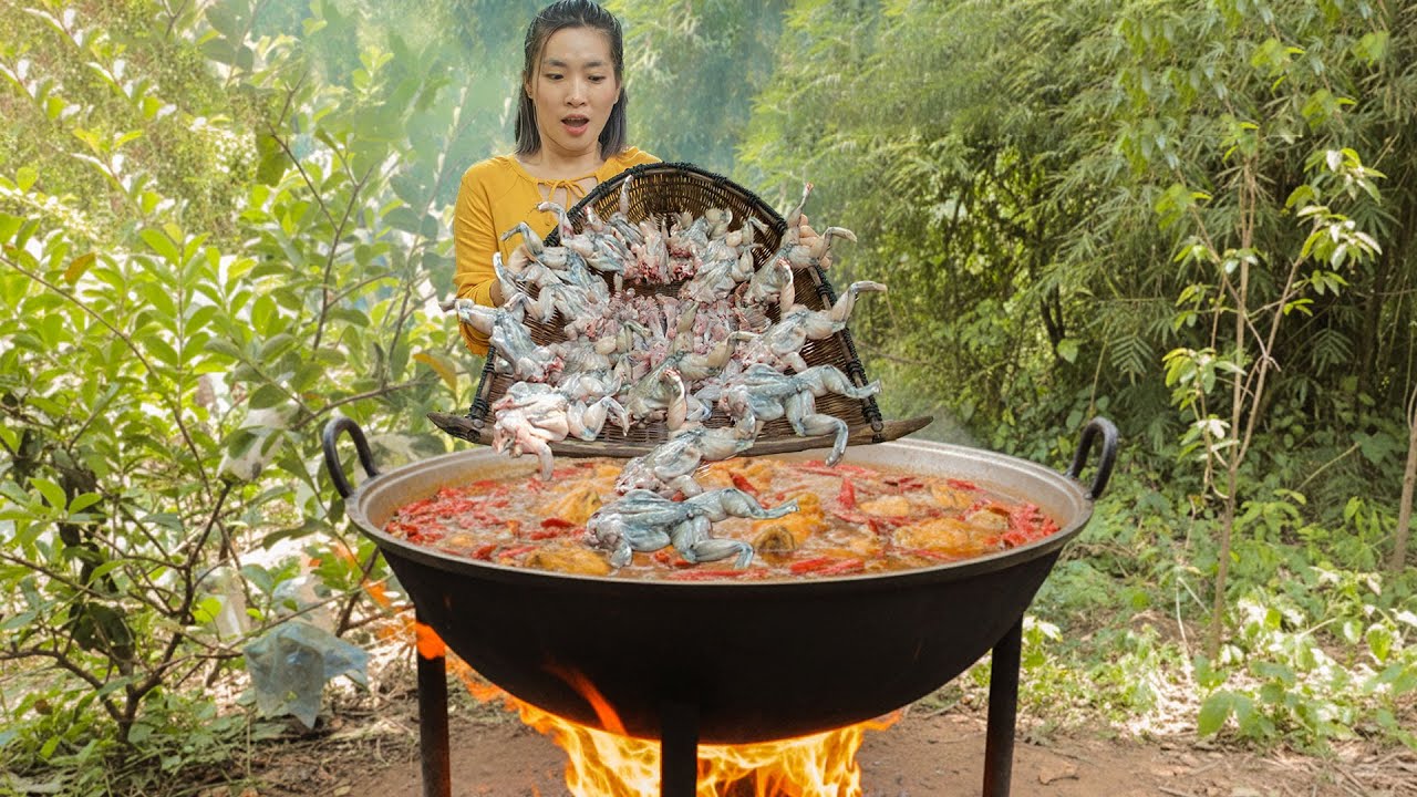 Village Style SPICY FROG SOUP Recipe - Traditional Cooking Methods!