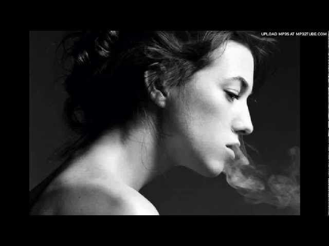 Charlotte Gainsbourg - L'un part, l'autre reste