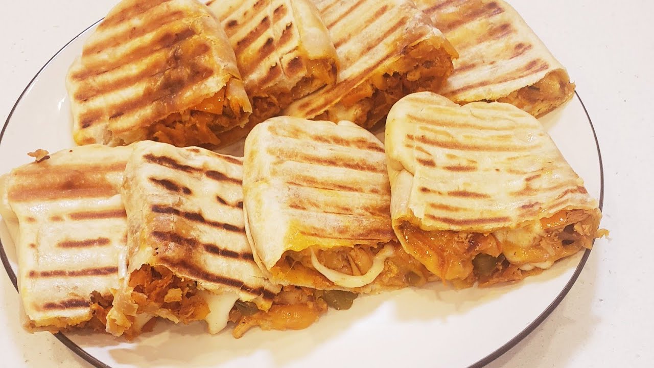 How to make a chicken fajita سندوتشات فاهيتا من بواقى الفراخ - YouTube