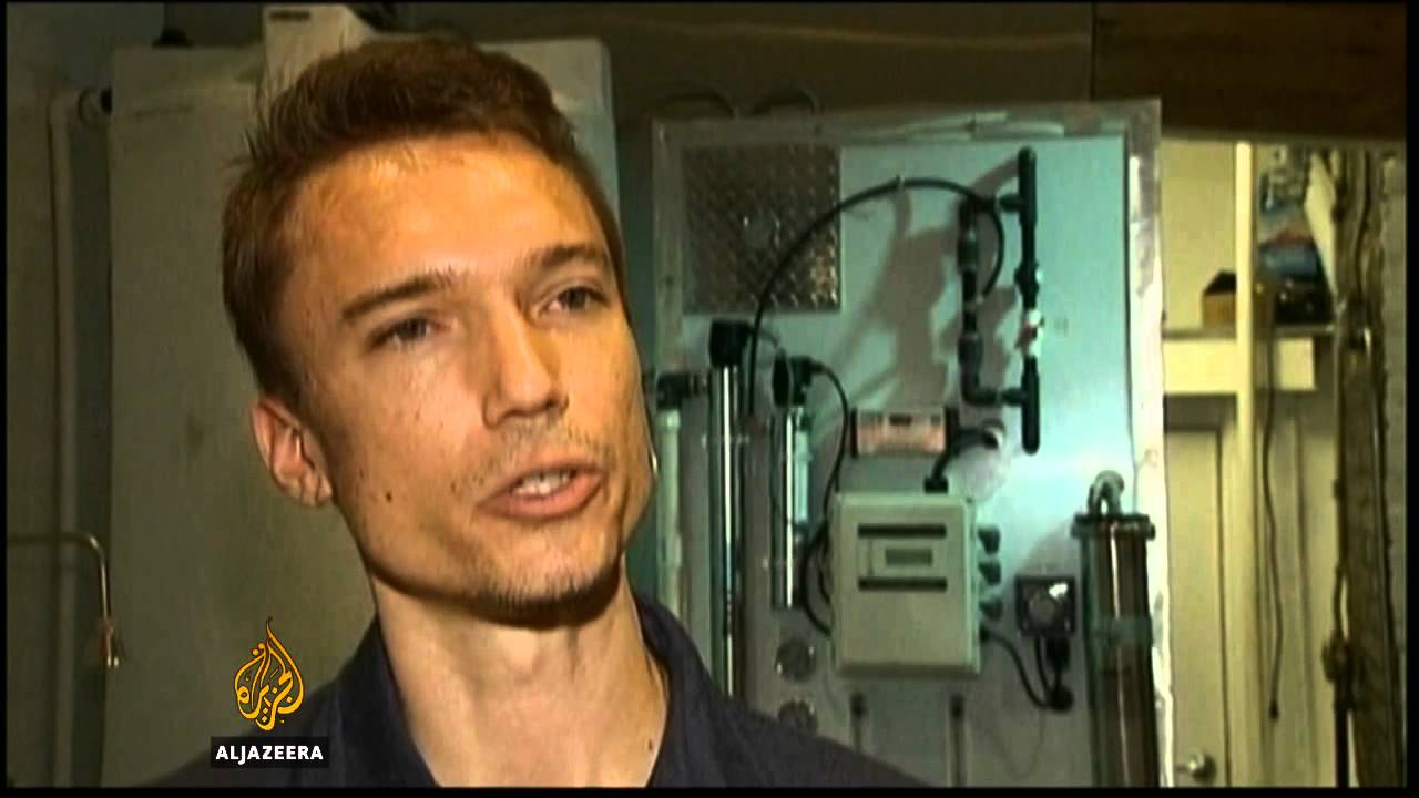 المقهى الذي لا يقدم سوى الماء في قائمته - قناة الجزيرة البلقان