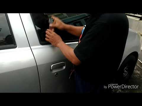 cara membuka pintu mobil yang terkunci