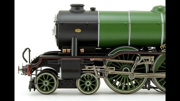 New Hornby Flying Scotsman and Gresley Teak Coaches