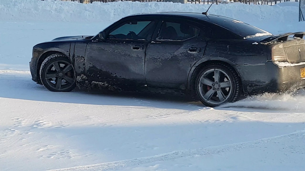Dodge charger srt8 snow fun - YouTube