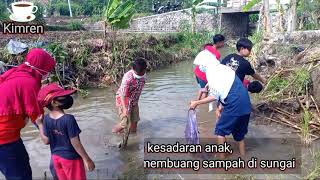 Anak SMP bersih bersih sungai