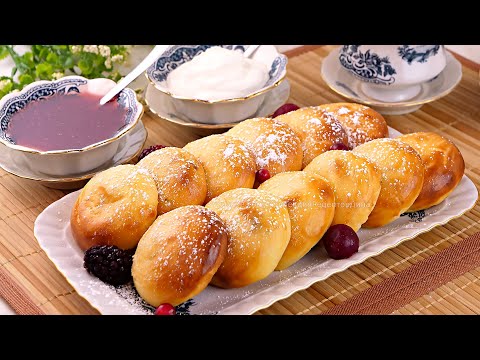 Пышные сырники с вишней в духовке: рецепт